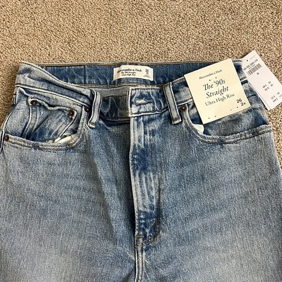 NWT Abercrombie 90s Straight Ultra High Rise Jeans